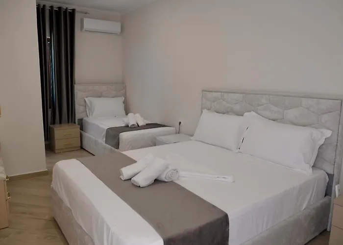 Sofra E Vjeter Restaurant And Hotel *